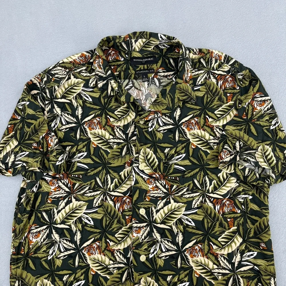 Banana Republic Mens Tiger Tropical Leaf Print Rayon Short Sleeve Shirt‎ Green L